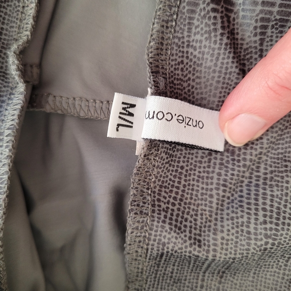 Onzie Snake Skin Leggings - Picture 4 of 5